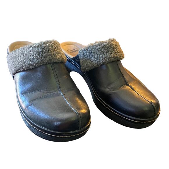 Clarks Collection Black Soft Cushion Slip On Sherpa Trim Mule Size 9.5 - Picture 2 of 8